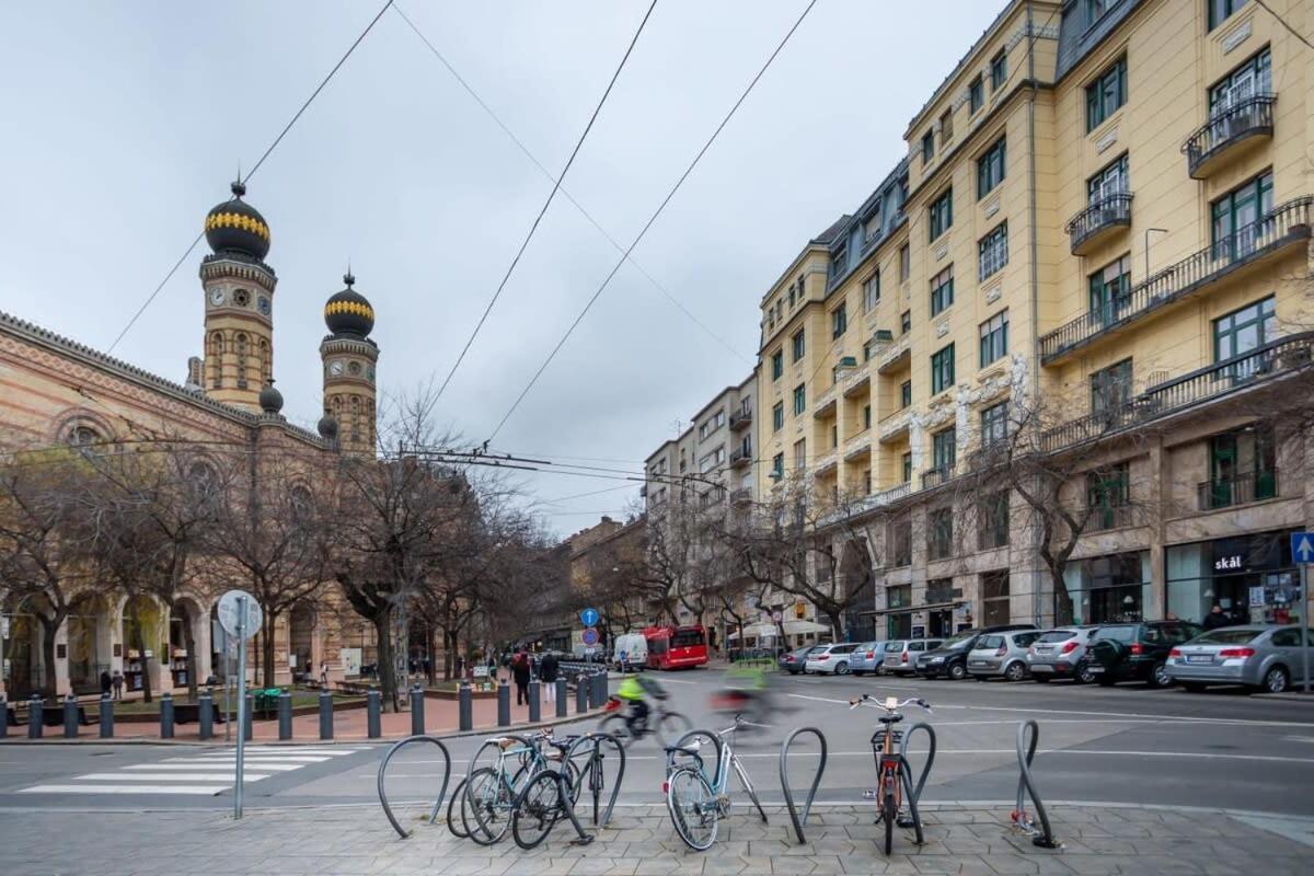 Super New * Budapeste